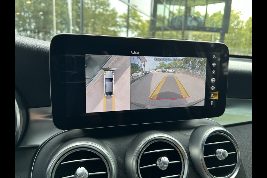 Mercedes-Benz GLC 300e AMG 4Matic Coupé // Trekhaak // 360 Camera // Sfeerverlichting // Augmented Reality // Night Pakket // Digitaal dashbord