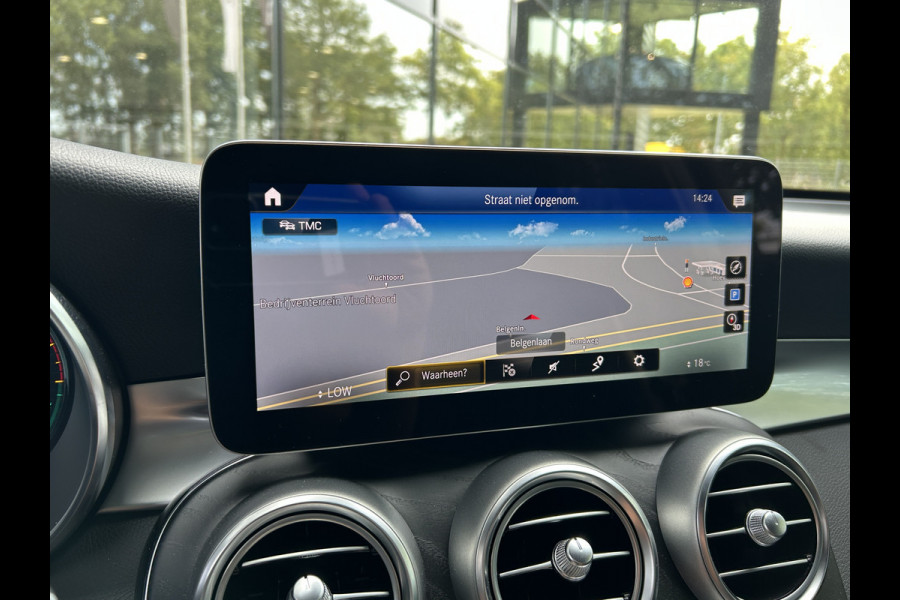 Mercedes-Benz GLC 300e AMG 4Matic Coupé // Trekhaak // 360 Camera // Sfeerverlichting // Augmented Reality // Night Pakket // Digitaal dashbord