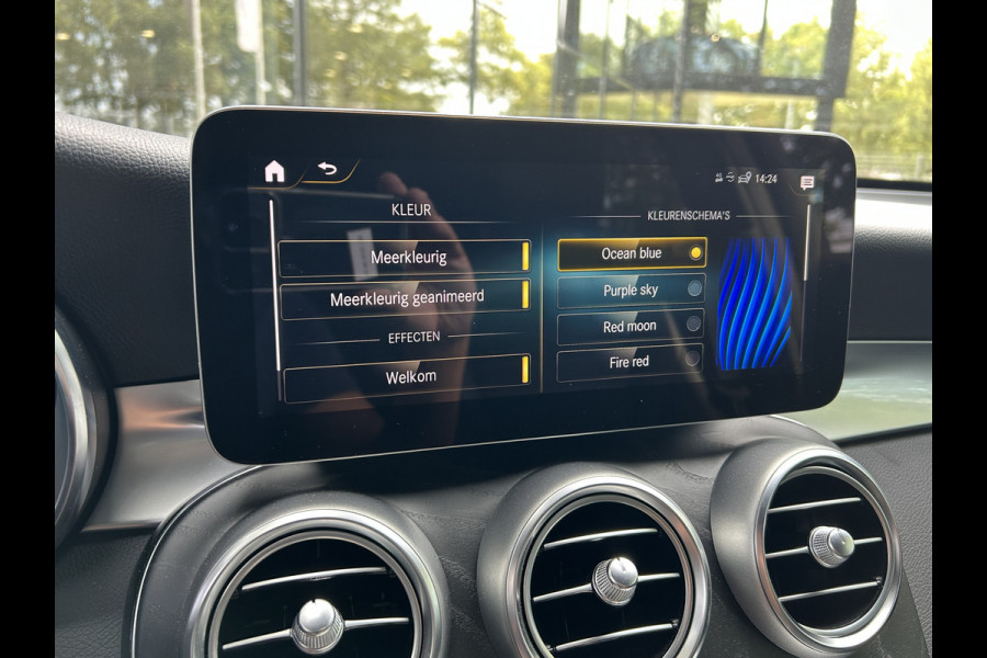 Mercedes-Benz GLC 300e AMG 4Matic Coupé // Trekhaak // 360 Camera // Sfeerverlichting // Augmented Reality // Night Pakket // Digitaal dashbord
