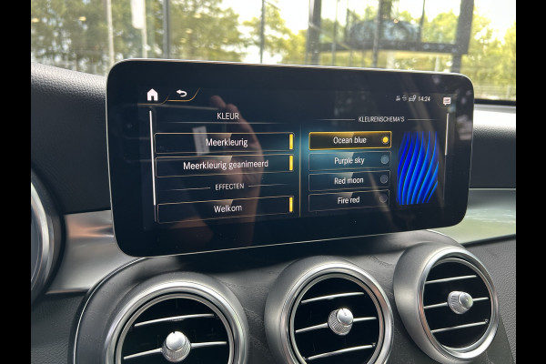Mercedes-Benz GLC 300e AMG 4Matic Coupé // Trekhaak // 360 Camera // Sfeerverlichting // Augmented Reality // Night Pakket // Digitaal dashbord