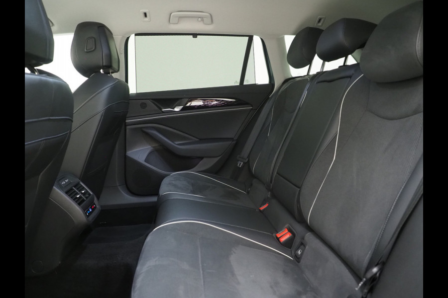 Volkswagen Passat Variant 1.5 eHybrid 204PK | Leder/Alcantara | Trekhaak | Stoelventilatie | Massage | HUD | 360 | Memory