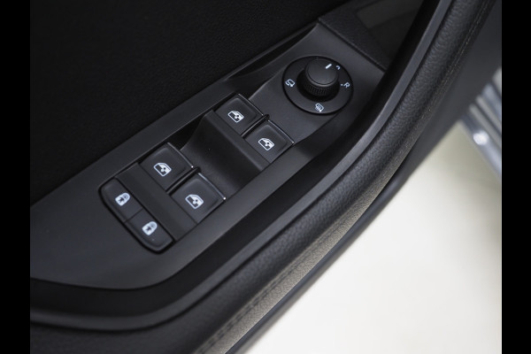 Škoda Superb Combi 1.4 TSI iV Laurin & Klement | Leder | Trekhaak | Massage | Canton | 360 | Memory | Stoelkoeling | Keyless