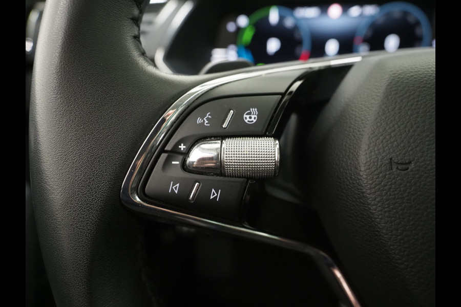 Škoda Superb Combi 1.4 TSI iV Laurin & Klement | Leder | Trekhaak | Massage | Canton | 360 | Memory | Stoelkoeling | Keyless