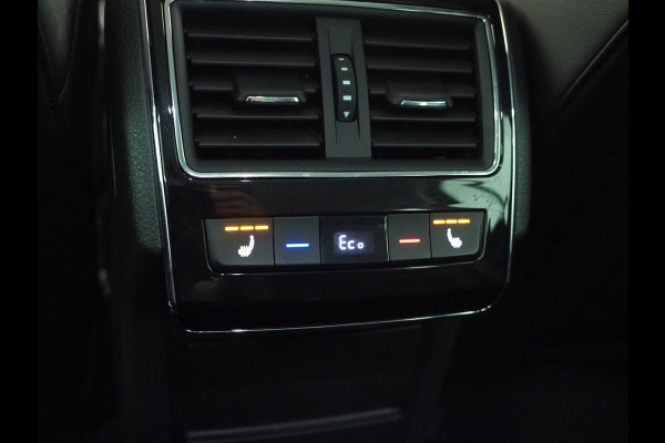 Škoda Superb Combi 1.4 TSI iV Laurin & Klement | Leder | Trekhaak | Massage | Canton | 360 | Memory | Stoelkoeling | Keyless