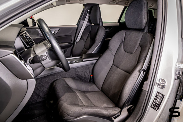 Volvo V60 2.0 B3 Momentum Advantage|NAP|E-trekhaak|BTW Auto