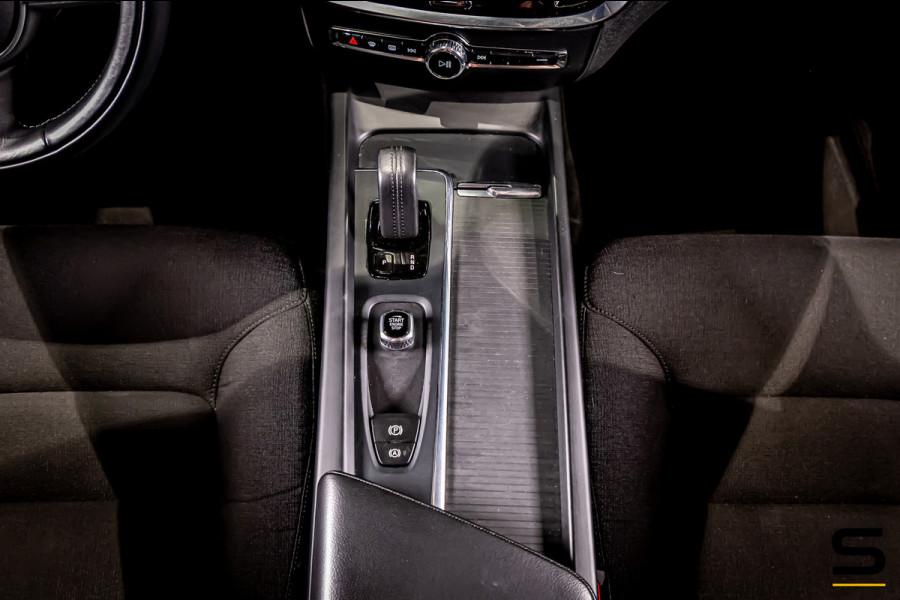 Volvo V60 2.0 B3 Momentum Advantage|NAP|E-trekhaak|BTW Auto