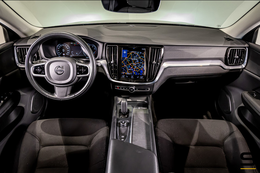 Volvo V60 2.0 B3 Momentum Advantage|NAP|E-trekhaak|BTW Auto