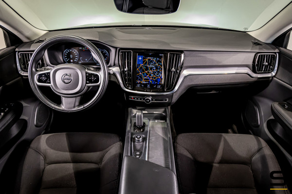 Volvo V60 2.0 B3 Momentum Advantage|NAP|E-trekhaak|BTW Auto