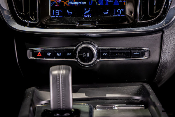 Volvo V60 2.0 B3 Momentum Advantage|NAP|E-trekhaak|BTW Auto