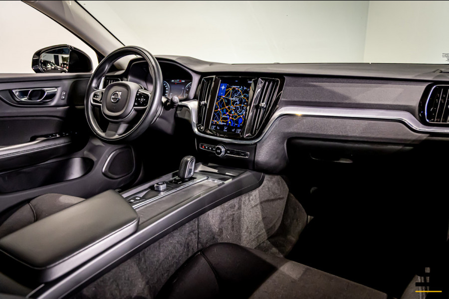 Volvo V60 2.0 B3 Momentum Advantage|NAP|E-trekhaak|BTW Auto