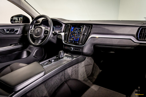 Volvo V60 2.0 B3 Momentum Advantage|NAP|E-trekhaak|BTW Auto