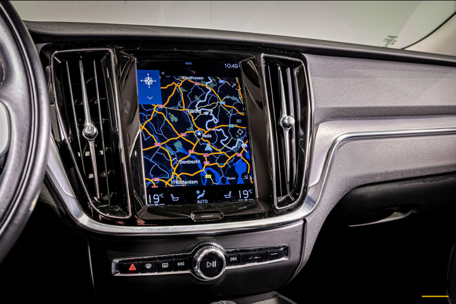 Volvo V60 2.0 B3 Momentum Advantage|NAP|E-trekhaak|BTW Auto