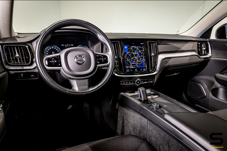 Volvo V60 2.0 B3 Momentum Advantage|NAP|E-trekhaak|BTW Auto