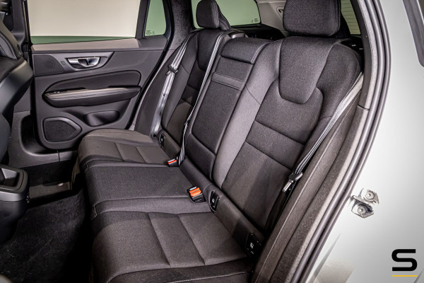 Volvo V60 2.0 B3 Momentum Advantage|NAP|E-trekhaak|BTW Auto