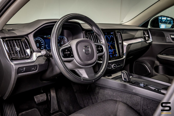 Volvo V60 2.0 B3 Momentum Advantage|NAP|E-trekhaak|BTW Auto