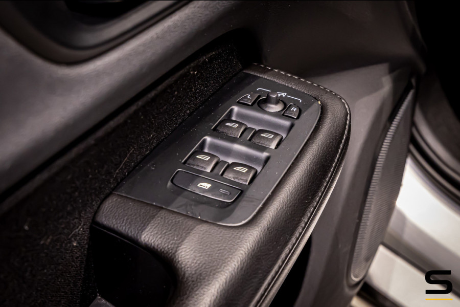 Volvo V60 2.0 B3 Momentum Advantage|NAP|E-trekhaak|BTW Auto