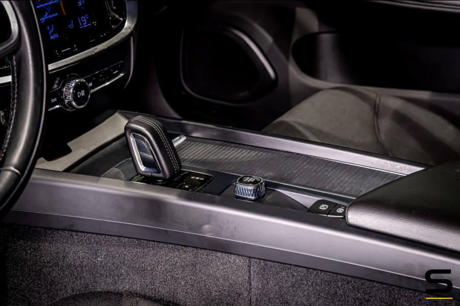 Volvo V60 2.0 B3 Momentum Advantage|NAP|E-trekhaak|BTW Auto