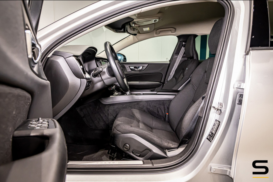 Volvo V60 2.0 B3 Momentum Advantage|NAP|E-trekhaak|BTW Auto