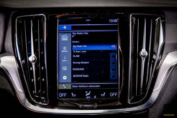Volvo V60 2.0 B3 Momentum Advantage|NAP|E-trekhaak|BTW Auto
