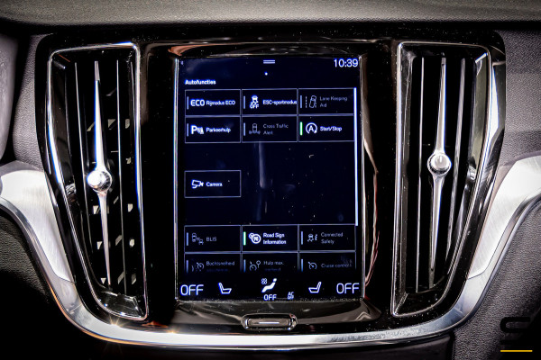 Volvo V60 2.0 B3 Momentum Advantage|NAP|E-trekhaak|BTW Auto