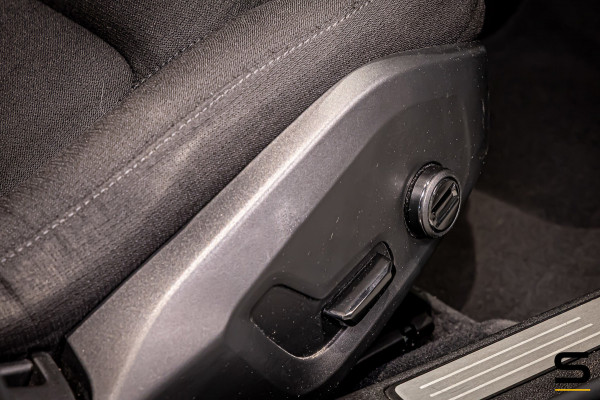Volvo V60 2.0 B3 Momentum Advantage|NAP|E-trekhaak|BTW Auto