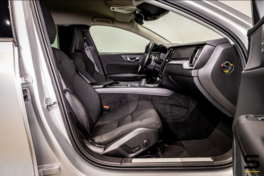 Volvo V60 2.0 B3 Momentum Advantage|NAP|E-trekhaak|BTW Auto