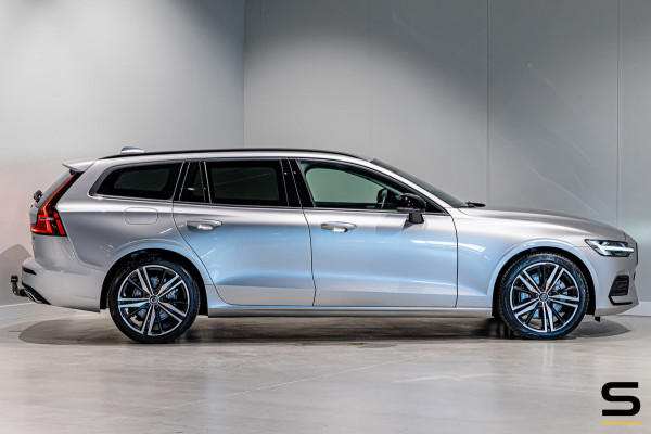 Volvo V60 2.0 B3 Momentum Advantage|NAP|E-trekhaak|BTW Auto