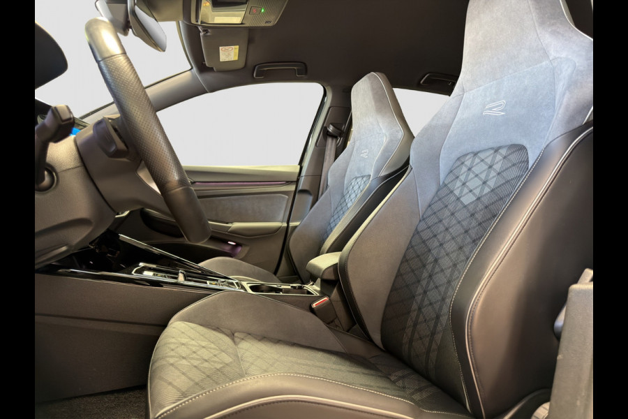 Volkswagen Golf 1.5 eTSI R-Line|H/K Audio|El.trekh|Matrix IQ|Keyless