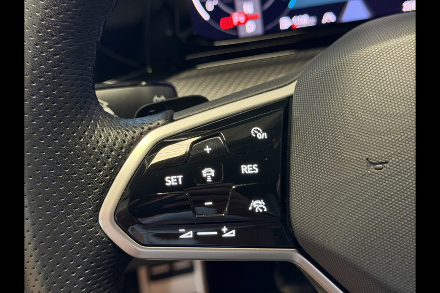 Volkswagen Golf 1.5 eTSI R-Line|H/K Audio|El.trekh|Matrix IQ|Keyless
