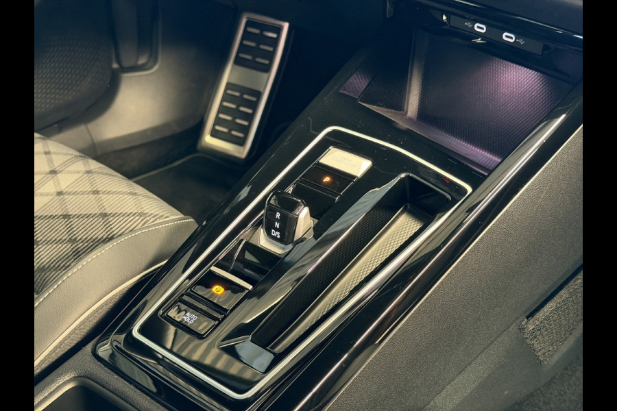 Volkswagen Golf 1.5 eTSI R-Line|H/K Audio|El.trekh|Matrix IQ|Keyless
