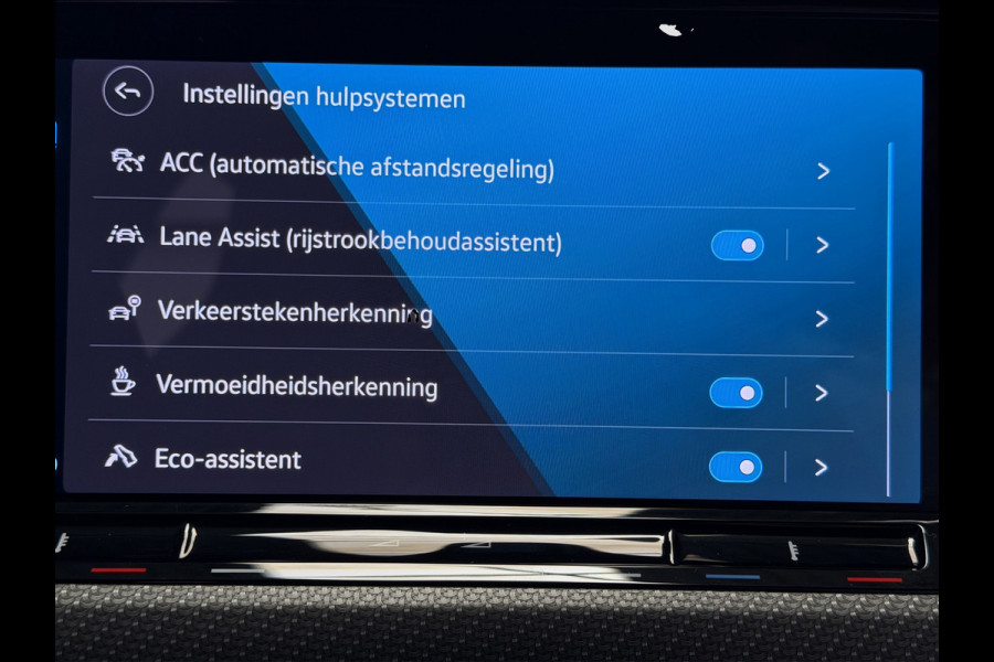 Volkswagen Golf 1.5 eTSI R-Line|H/K Audio|El.trekh|Matrix IQ|Keyless
