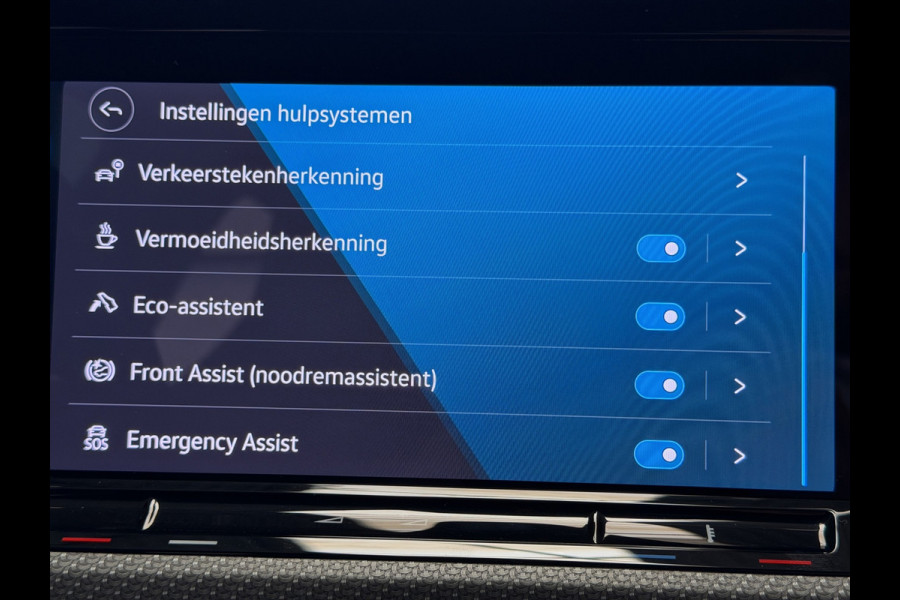 Volkswagen Golf 1.5 eTSI R-Line|H/K Audio|El.trekh|Matrix IQ|Keyless