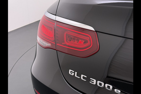 Mercedes-Benz GLC 300e 4Matic AMG Coupé // Trekhaak // Burmester // Digitaal Dashbord // Carplay // Nightpakket // Alarm