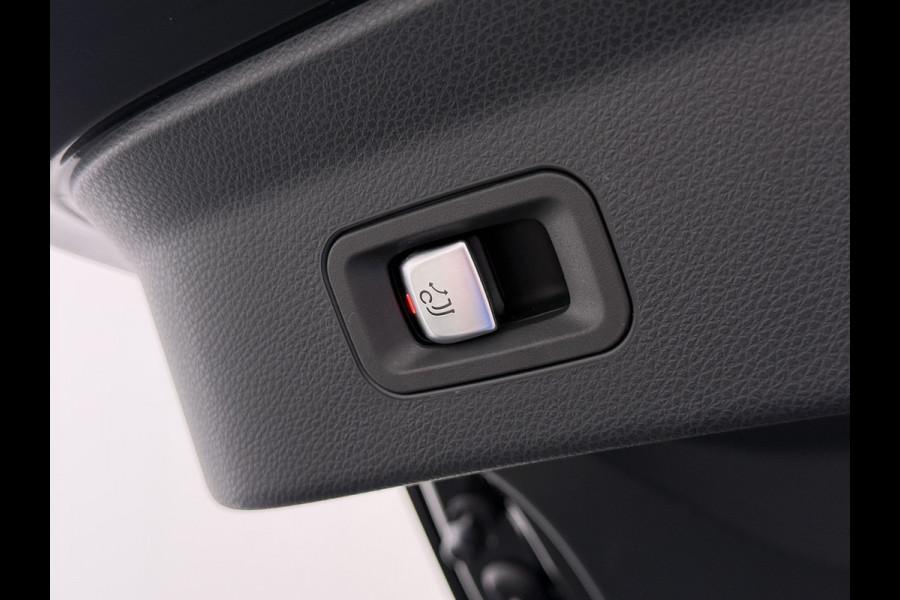 Mercedes-Benz GLC 300e 4Matic AMG Coupé // Trekhaak // Burmester // Digitaal Dashbord // Carplay // Nightpakket // Alarm