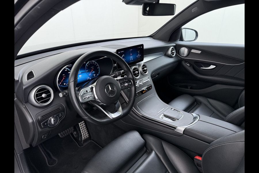 Mercedes-Benz GLC 300e 4Matic AMG Coupé // Trekhaak // Burmester // Digitaal Dashbord // Carplay // Nightpakket // Alarm