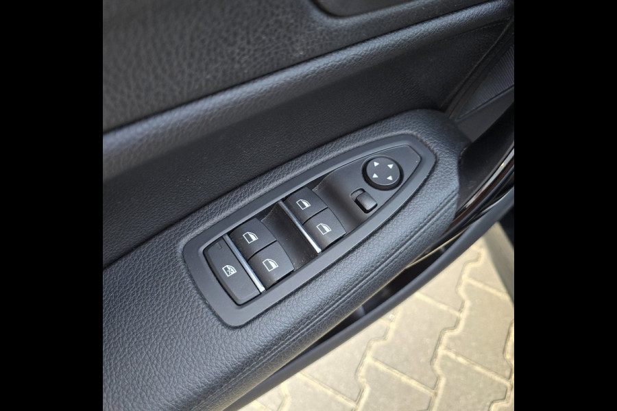 BMW 1-serie 118i M Sport Edition| LEDER | STOELVERWARMING | 19 INCH | PDC | NAVI