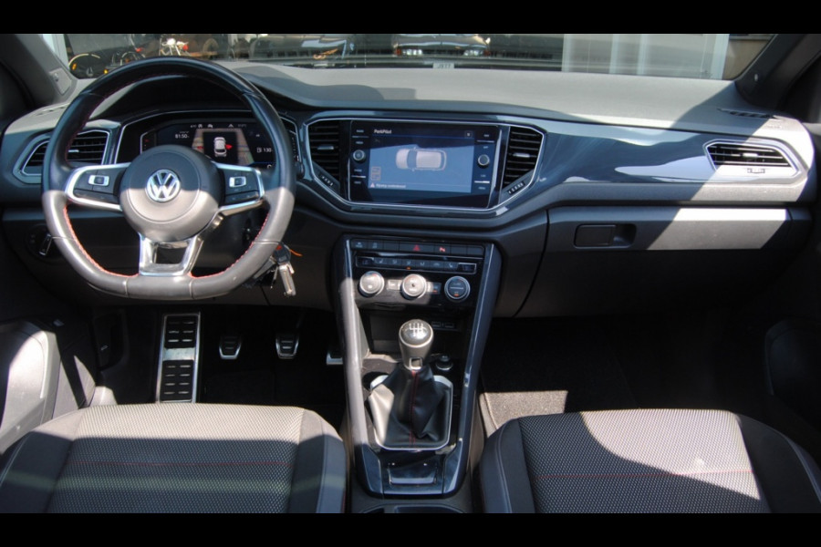 Volkswagen T-Roc 1.5 TSI Sport BnsR-Line | Carplay | Pano | Trekhaak |