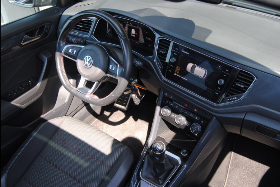 Volkswagen T-Roc 1.5 TSI Sport BnsR-Line | Carplay | Pano | Trekhaak |