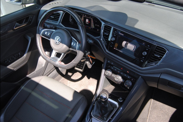 Volkswagen T-Roc 1.5 TSI Sport BnsR-Line | Carplay | Pano | Trekhaak |