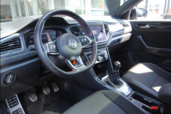 Volkswagen T-Roc 1.5 TSI Sport BnsR-Line | Carplay | Pano | Trekhaak |