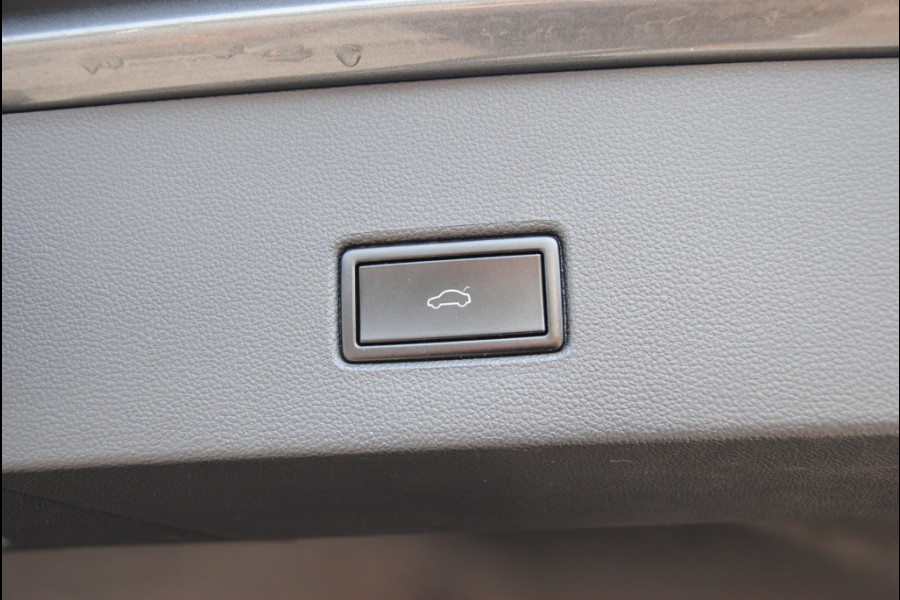 Volkswagen T-Roc 1.5 TSI Sport BnsR-Line | Carplay | Pano | Trekhaak |