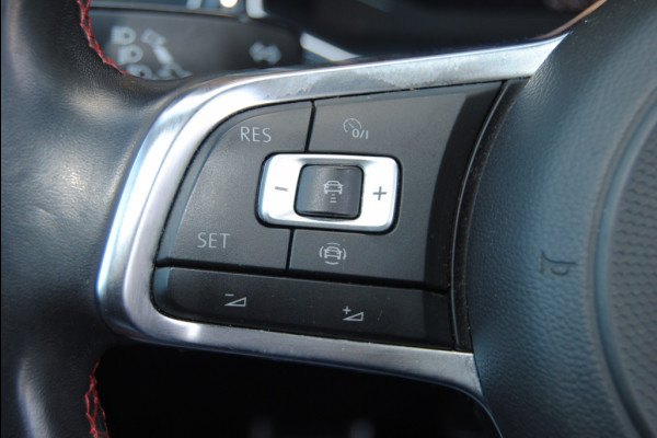 Volkswagen T-Roc 1.5 TSI Sport BnsR-Line | Carplay | Pano | Trekhaak |
