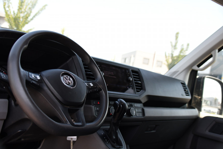 Volkswagen Crafter 35 2.0 TDI L3H3 PB Edition Camera, Cruise, Carplay, LED, Automaat, Trekhaak, Multimedia, Automaat, 140pk, Uniek!