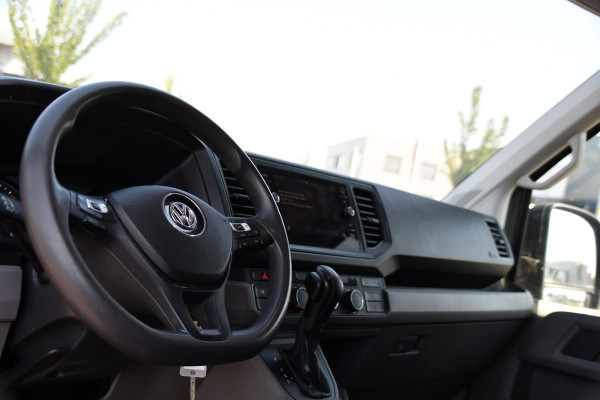 Volkswagen Crafter 35 2.0 TDI L3H3 PB Edition Camera, Cruise, Carplay, LED, Automaat, Trekhaak, Multimedia, Automaat, 140pk, Uniek!