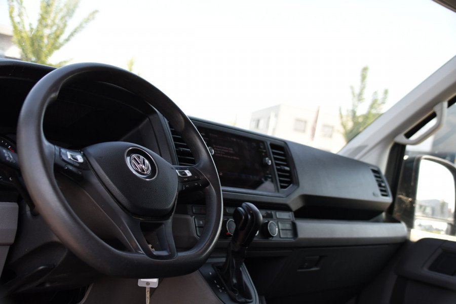 Volkswagen Crafter 35 2.0 TDI L3H3 PB Edition Camera, Cruise, Carplay, LED, Automaat, Trekhaak, Multimedia, Automaat, 140pk, Uniek!