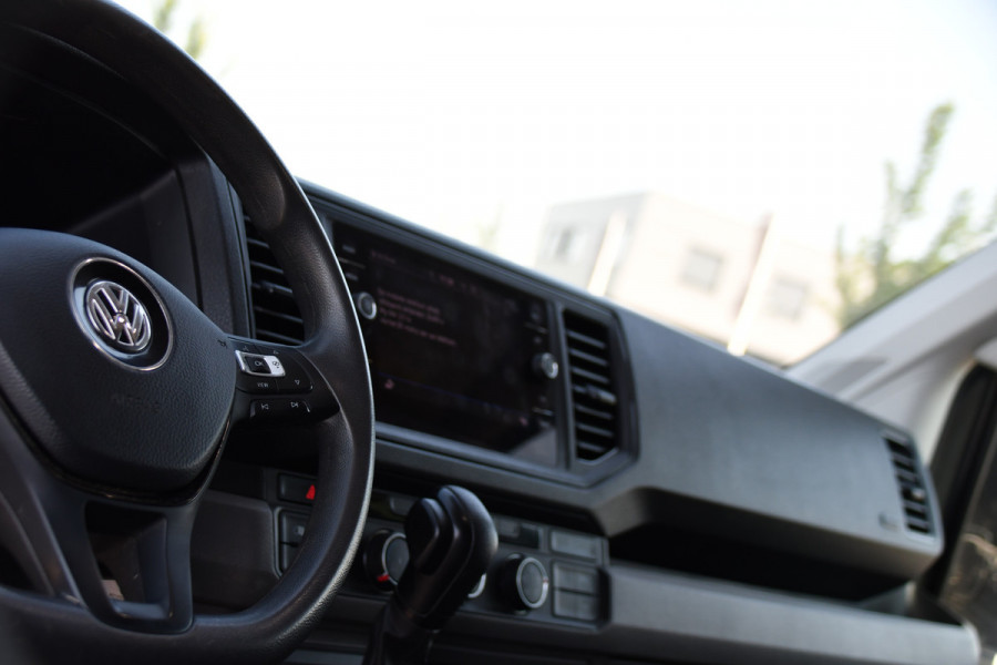 Volkswagen Crafter 35 2.0 TDI L3H3 PB Edition Camera, Cruise, Carplay, LED, Automaat, Trekhaak, Multimedia, Automaat, 140pk, Uniek!