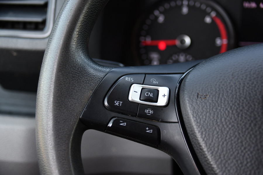 Volkswagen Crafter 35 2.0 TDI L3H3 PB Edition Camera, Cruise, Carplay, LED, Automaat, Trekhaak, Multimedia, Automaat, 140pk, Uniek!