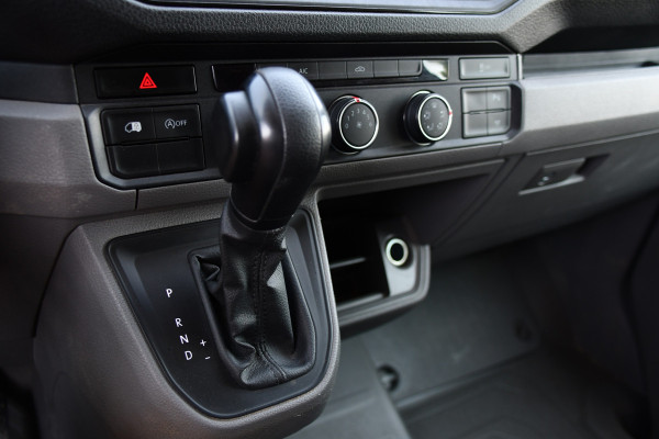 Volkswagen Crafter 35 2.0 TDI L3H3 PB Edition Camera, Cruise, Carplay, LED, Automaat, Trekhaak, Multimedia, Automaat, 140pk, Uniek!