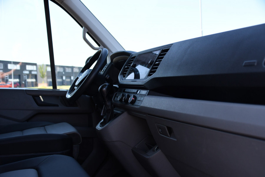 Volkswagen Crafter 35 2.0 TDI L3H3 PB Edition Camera, Cruise, Carplay, LED, Automaat, Trekhaak, Multimedia, Automaat, 140pk, Uniek!