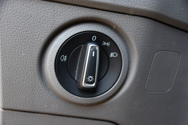 Volkswagen Crafter 35 2.0 TDI L3H3 PB Edition Camera, Cruise, Carplay, LED, Automaat, Trekhaak, Multimedia, Automaat, 140pk, Uniek!